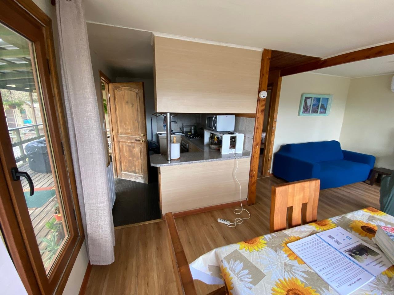 Vista integrada del comedor, cocina americana y living